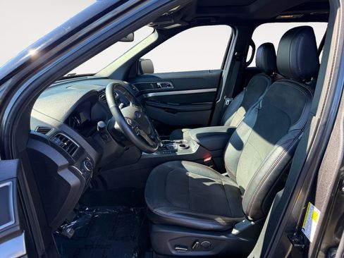 Used 2018 Ford Explorer XLT w/ Equipment Group 202A FWD image 10