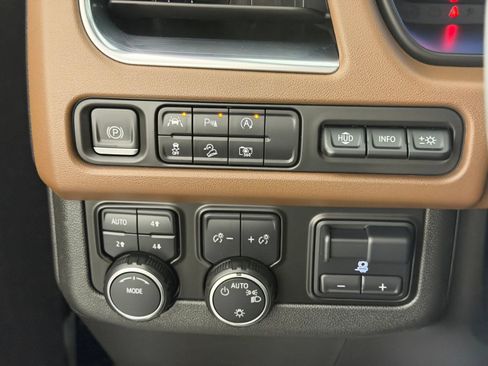 Used 2023 Chevrolet Tahoe High Country w/ Premium Package AWD/4WD image 29