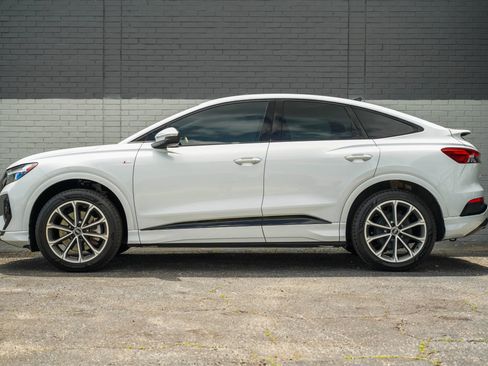 Used 2022 Audi Q4 e-tron Premium Plus AWD/4WD image 8