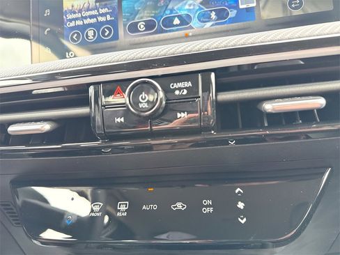 New 2025 Nissan Kicks SR image 38