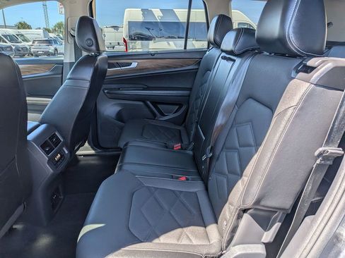 Used 2024 Volkswagen Atlas SE image 24