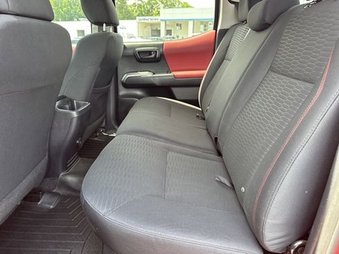 Used 2017 Toyota Tacoma SR5 w/ Tow Package RWD image 21