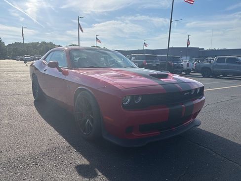 Used 2016 Dodge Challenger SRT Hellcat RWD image 3