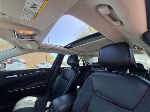 Used 2016 Chrysler 300 C RWD image 17