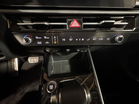 Certified 2025 Kia Niro EX Touring image 26