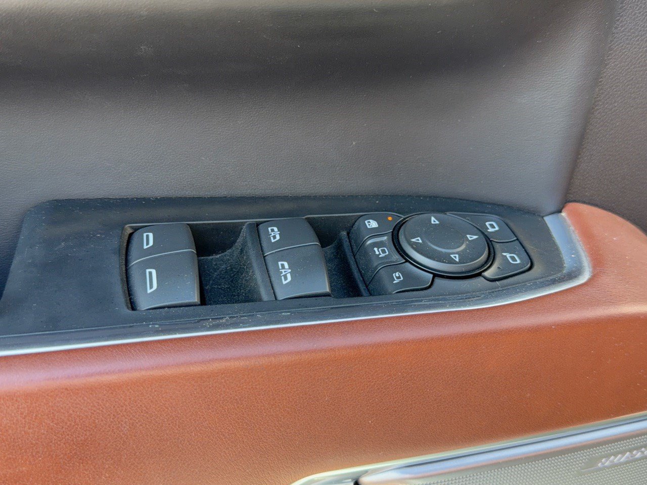 Used 2024 GMC Sierra 2500 Denali Ultimate AWD/4WD image 15