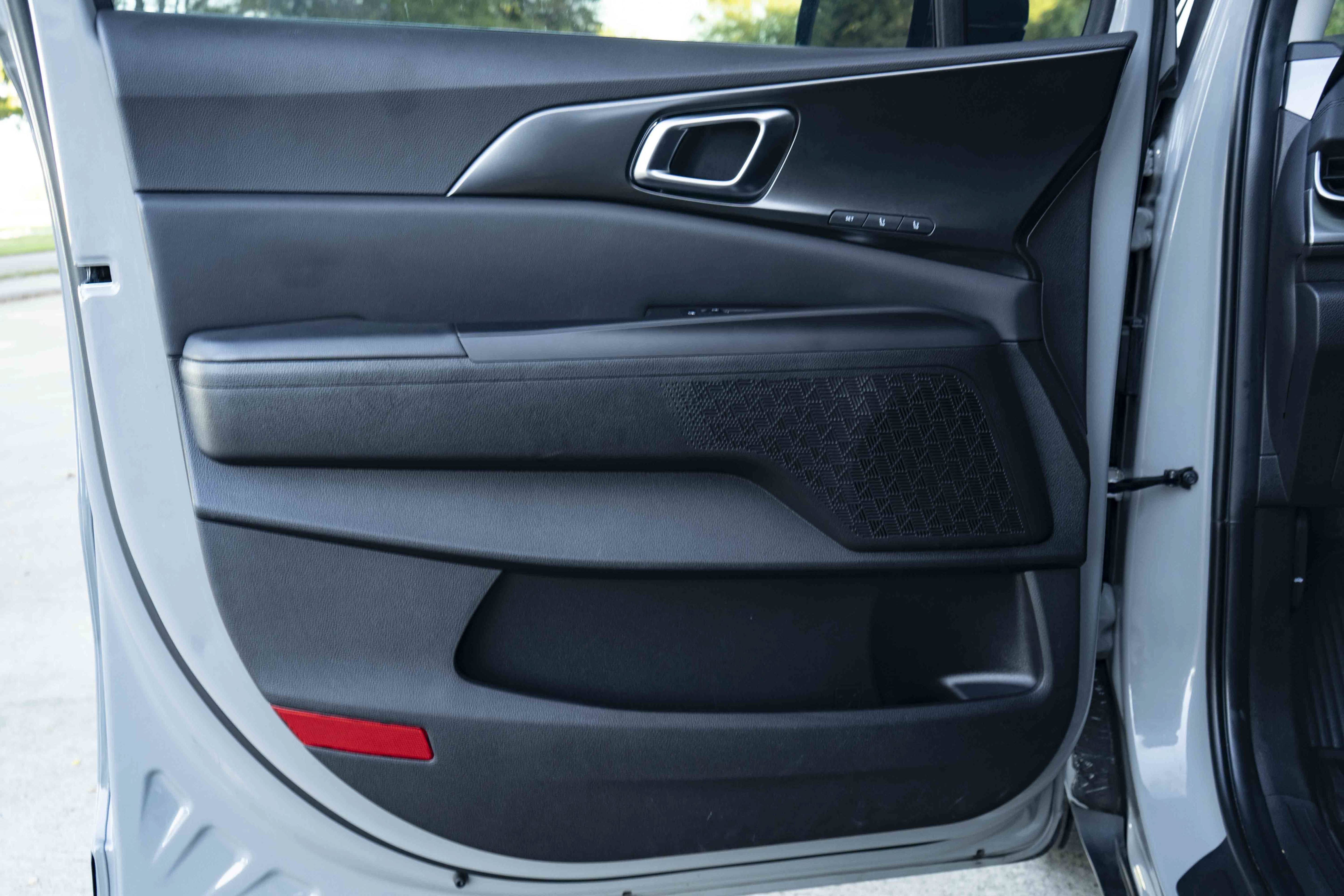 Used 2026 Kia Carnival SX w/ SX Dark Edition Package FWD image 37