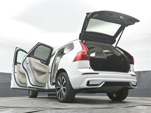 Used 2024 Volvo XC60 B5 Plus image 54