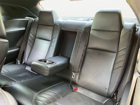 Used 2016 Dodge Challenger SRT w/ Technology Group image 9