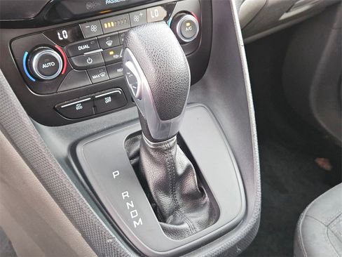 Used 2022 Ford Transit Connect XLT image 22