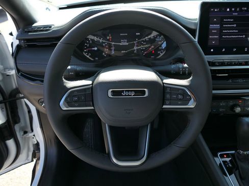 Used 2025 Jeep Compass Latitude w/ Convenience Group image 15