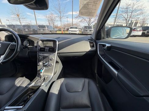 Used 2016 Volvo XC60 T6 Platinum w/ Climate Package image 19