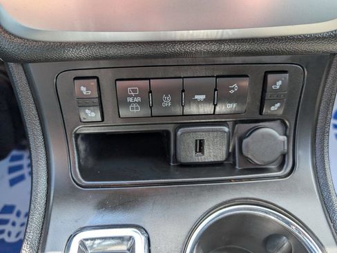 Used 2015 GMC Acadia SLE image 18