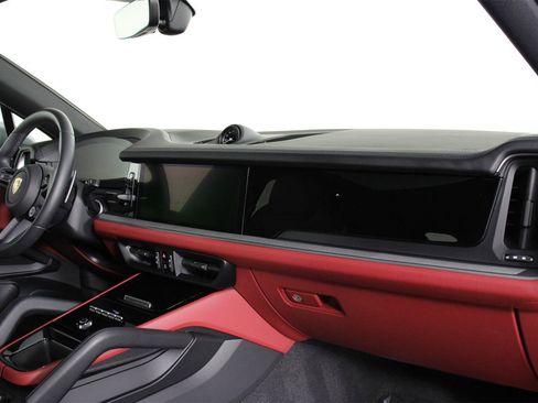 Used 2025 Porsche Cayenne S image 24