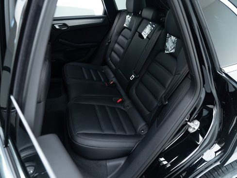 Certified 2023 Porsche Macan AWD/4WD image 21