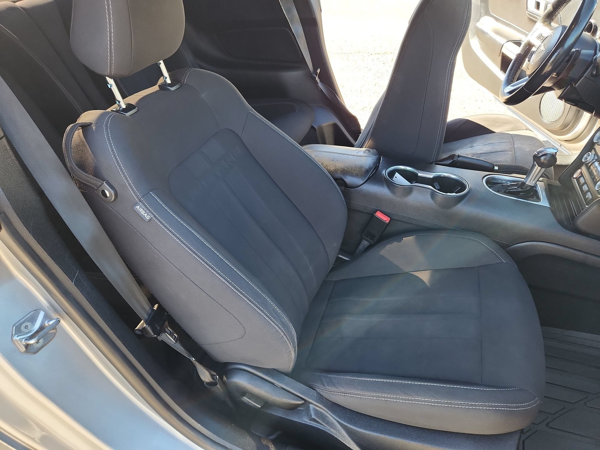 Used 2020 Ford Mustang Coupe RWD image 24