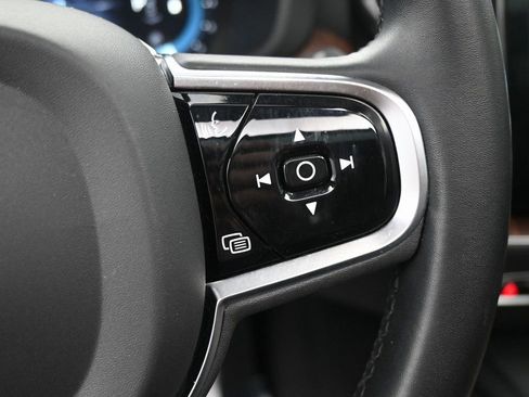 Used 2023 Volvo XC60 B5 Plus image 19