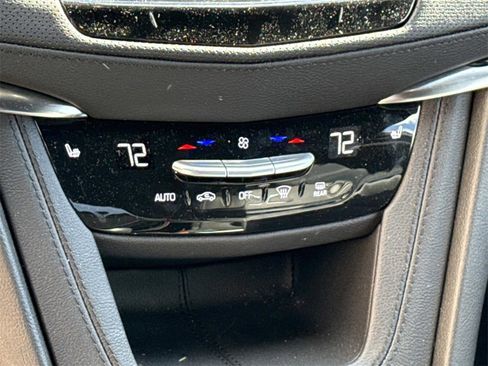 New 2025 Cadillac XT6 Luxury image 22