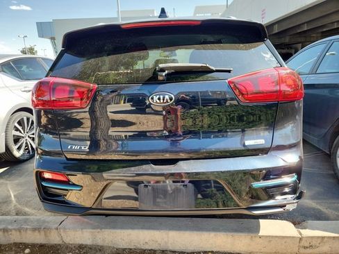 Used 2020 Kia Niro EX w/ Cold Weather Package FWD image 4