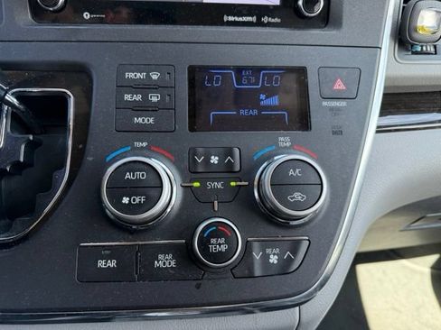 Used 2019 Toyota Sienna XLE Premium w/ Protection Package FWD image 23