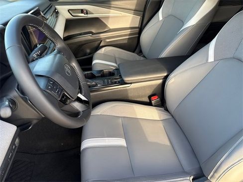 Used 2025 Toyota Camry SE image 19