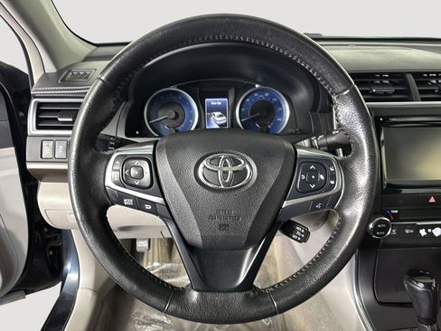 Used 2015 Toyota Camry XLE w/ Moonroof Package FWD image 25