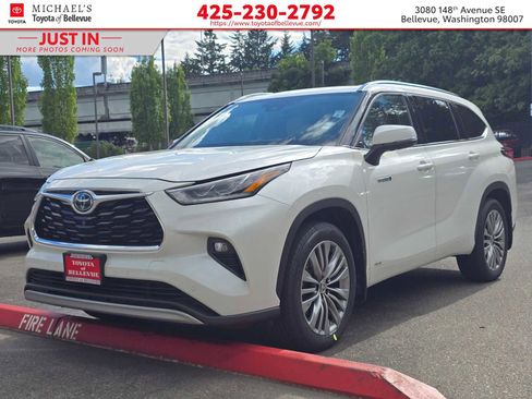 Used 2020 Toyota Highlander Platinum AWD/4WD image 1