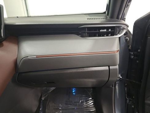 Used 2021 Toyota Venza Limited image 43