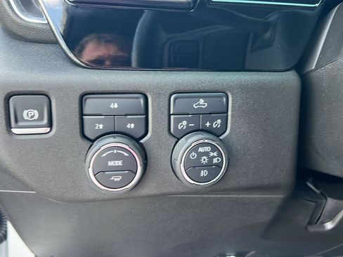 Used 2025 Chevrolet Silverado 2500 LT w/ Convenience Package image 19