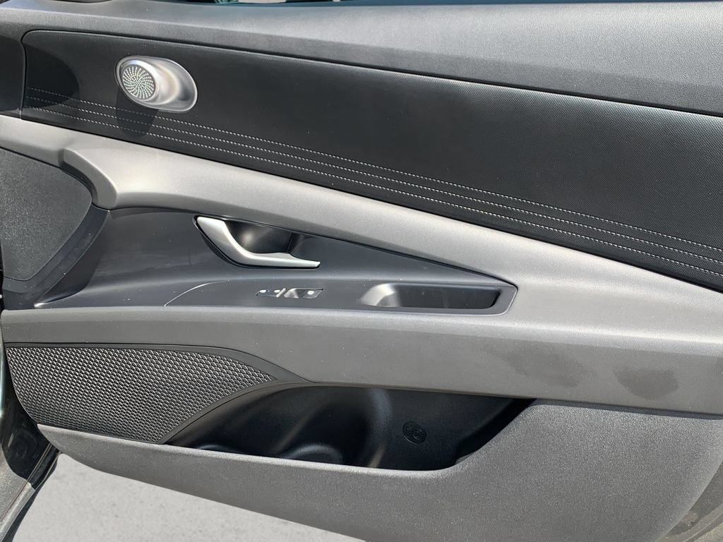 Certified 2026 Hyundai Elantra SE FWD image 33