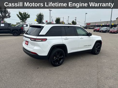 Used 2023 Jeep Grand Cherokee Altitude AWD/4WD image 6