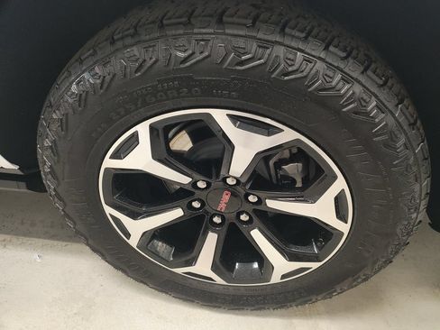 Used 2025 GMC Yukon AT4 w/ AT4 Premium Plus Package AWD/4WD image 20