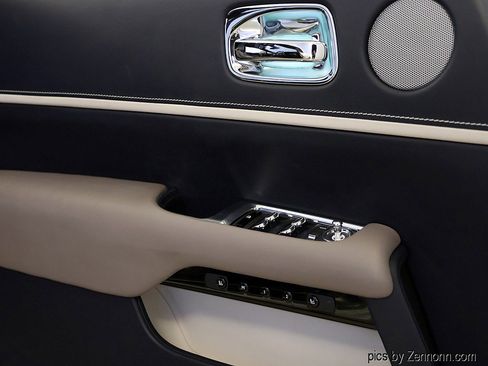 Used 2020 Rolls-Royce Dawn image 26