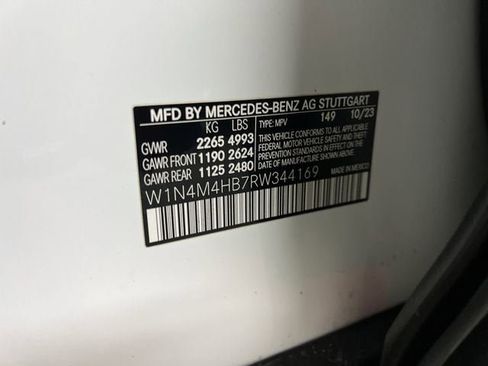 Used 2024 Mercedes-Benz GLB 250 4MATIC image 33