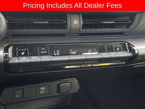 Used 2024 Toyota Prius XLE FWD image 28