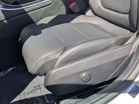 New 2026 Mercedes-Benz C 300 4MATIC Sedan image 4