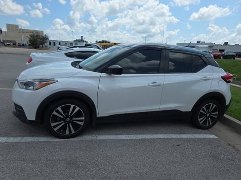 Used 2020 Nissan Kicks SV FWD image 2