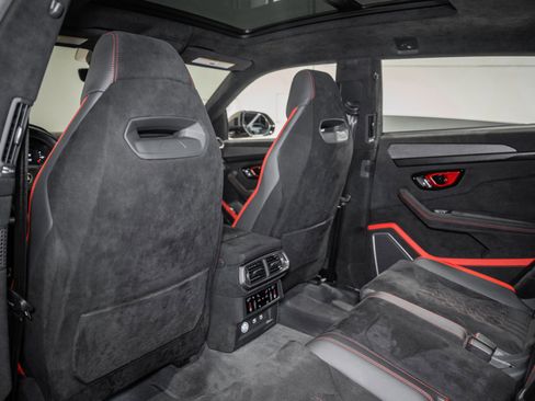Used 2024 Lamborghini Urus Performante AWD/4WD image 19