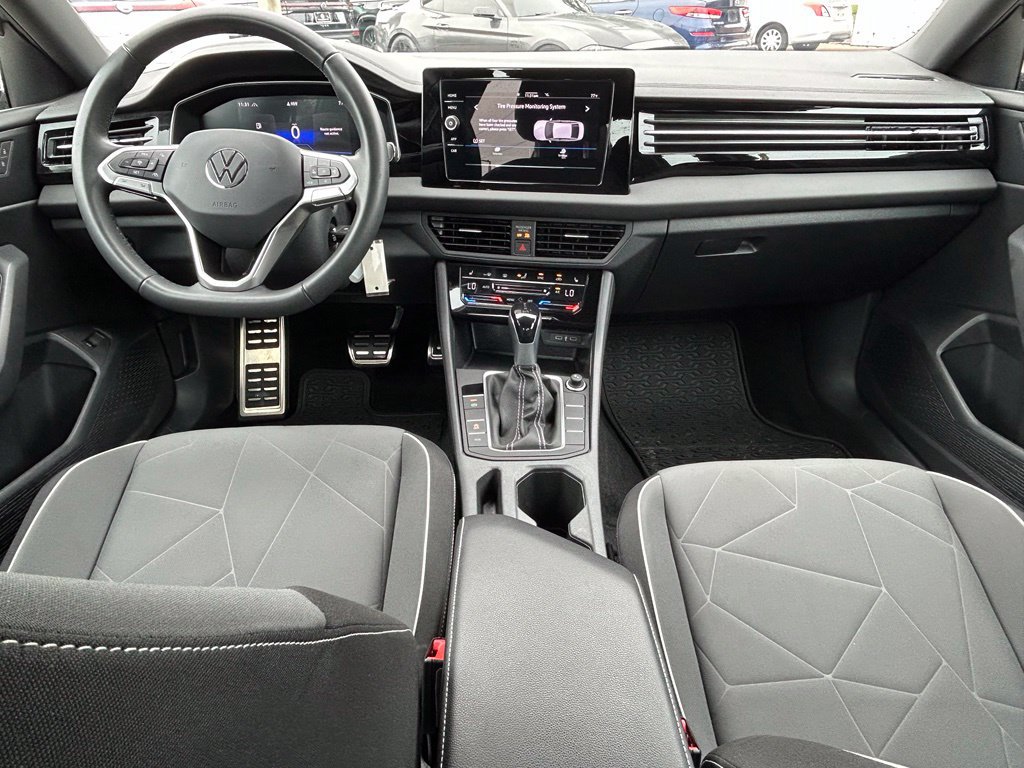 Used 2026 Volkswagen Jetta SE FWD image 10