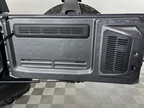 Used 2023 Ford Bronco Badlands image 31