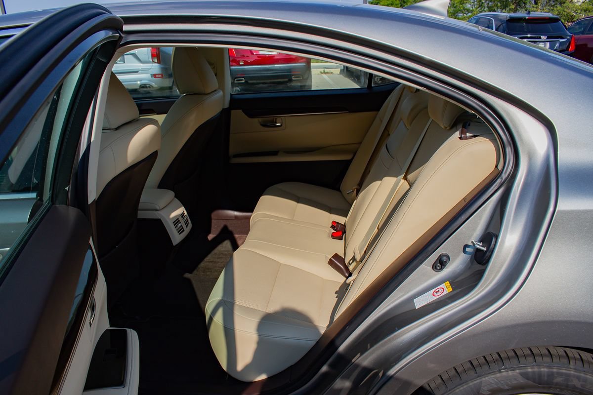 Used 2018 Lexus ES 350 w/ Luxury Package w/ Premier Package FWD image 15