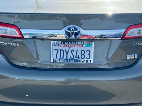 Used 2014 Toyota Camry XLE w/ Convenience Package FWD image 19