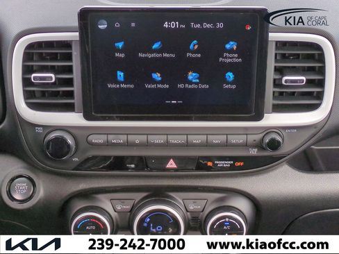 Used 2022 Hyundai Venue Limited image 17