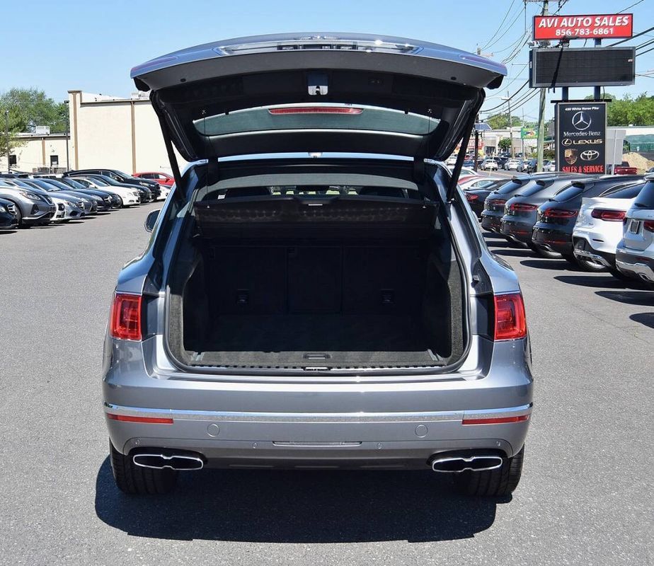 Used 2019 Bentley Bentayga AWD/4WD image 9