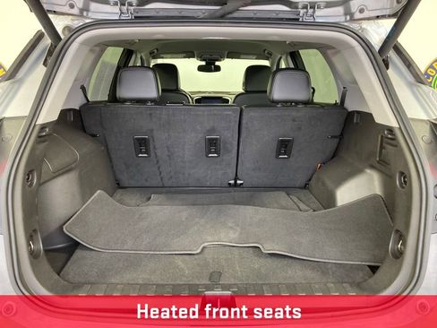 Used 2024 GMC Terrain SLT image 24