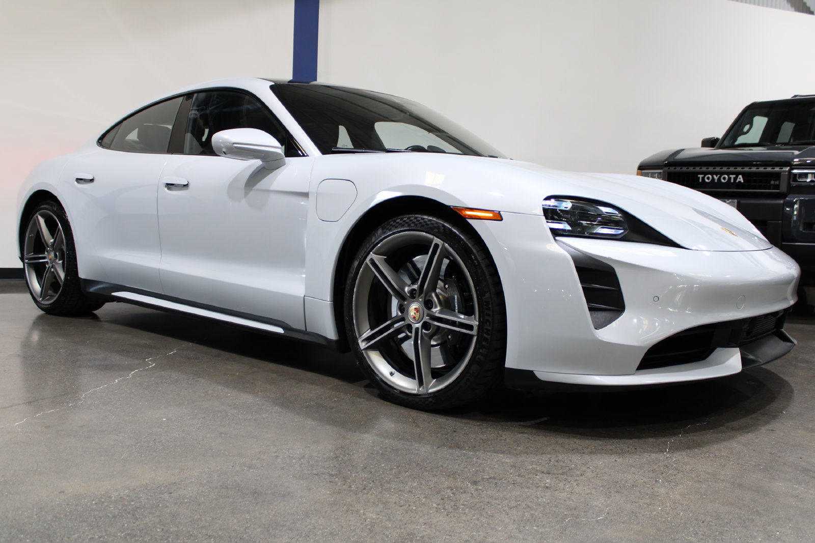 Used 2021 Porsche Taycan Turbo AWD/4WD image 2