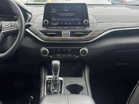 Used 2025 Nissan Altima 2.5 SV FWD image 17