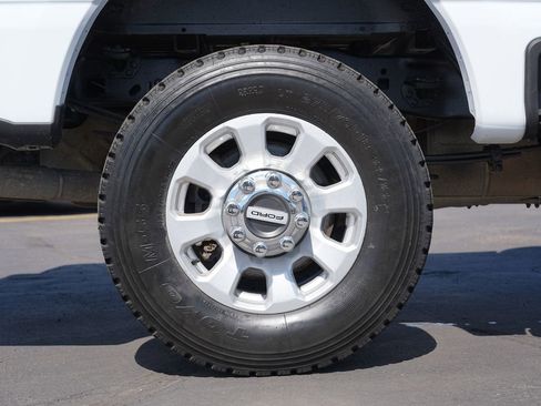 Used 2023 Ford F250 XLT AWD/4WD image 11