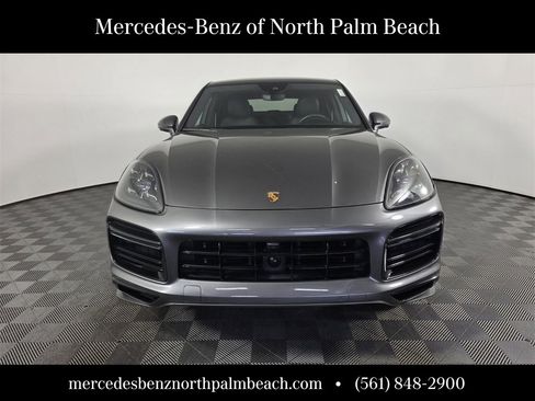 Used 2023 Porsche Cayenne Turbo image 2