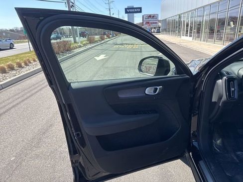 Certified 2025 Volvo XC40 B5 Plus image 18